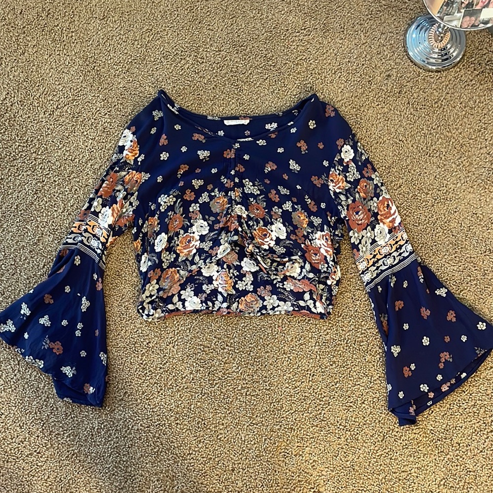 Cropped long sleeve top